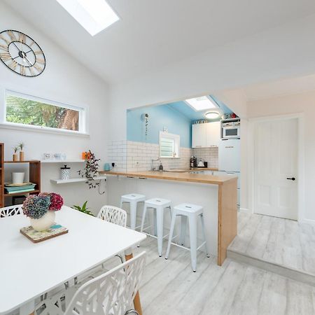 Peaceful & Private City Cottage With Carparks Wellington Eksteriør billede